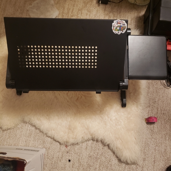 Laptop stand table holds up to 16 inch laptop - Picture 7 of 8